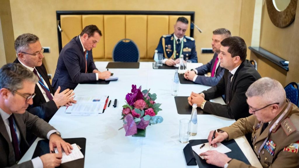 Miruță: România trebuie să fie nu doar beneficiară a securității, ci și furnizoare. Avem nevoie de o… Miruta Romania trebuie sa fie nu doar beneficiara a securitatii ci si furnizoare avem nevoie de o