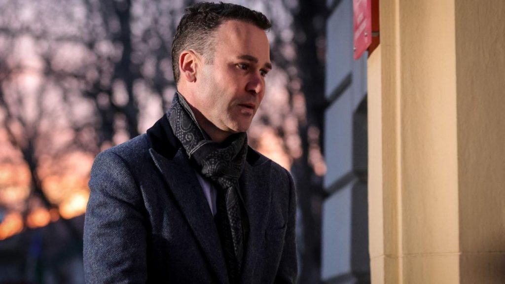 Percheziții DNA la Primăria Sectorului 3 și la casa lui Robert Negoiță Perchezitii DNA la Primaria Sectorului 3 si la casa lui Robert Negoita 1