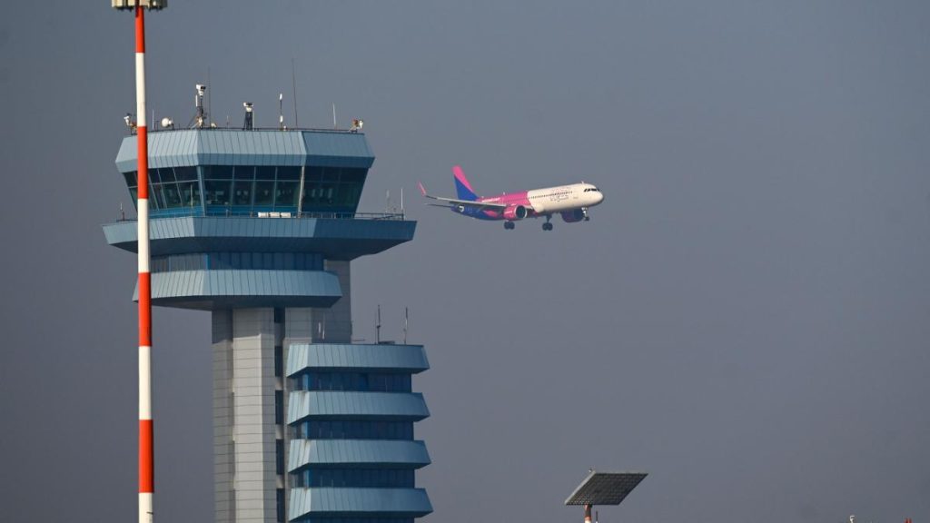 Planul de intervenție preventivă activat pe aeroportul Henri Coandă după incidentul cu avionul… Planul de interventie preventiva activat pe aeroportul Henri Coanda dupa incidentul cu avionul