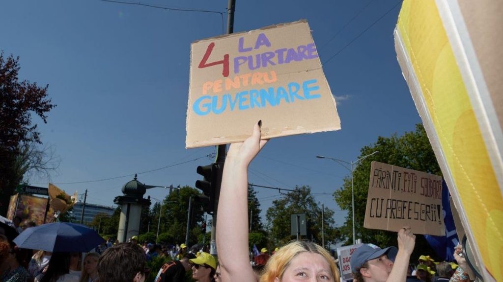 Profesorii și studenții protestează împotriva măsurilor de austeritate impuse de Guvernul Bolojan. Profesorii si studentii protesteaza impotriva masurilor de austeritate impuse de Guvernul Bolojan