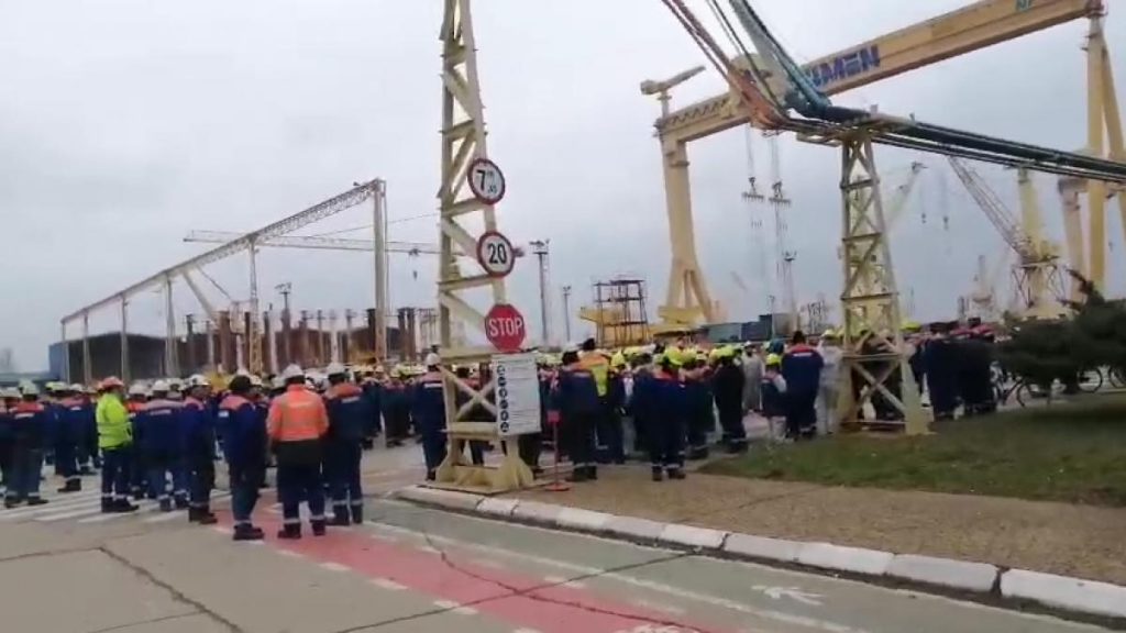 Protest spontan la Santierul Naval Mangalia Angajatii nu au fost platiti de doua luni