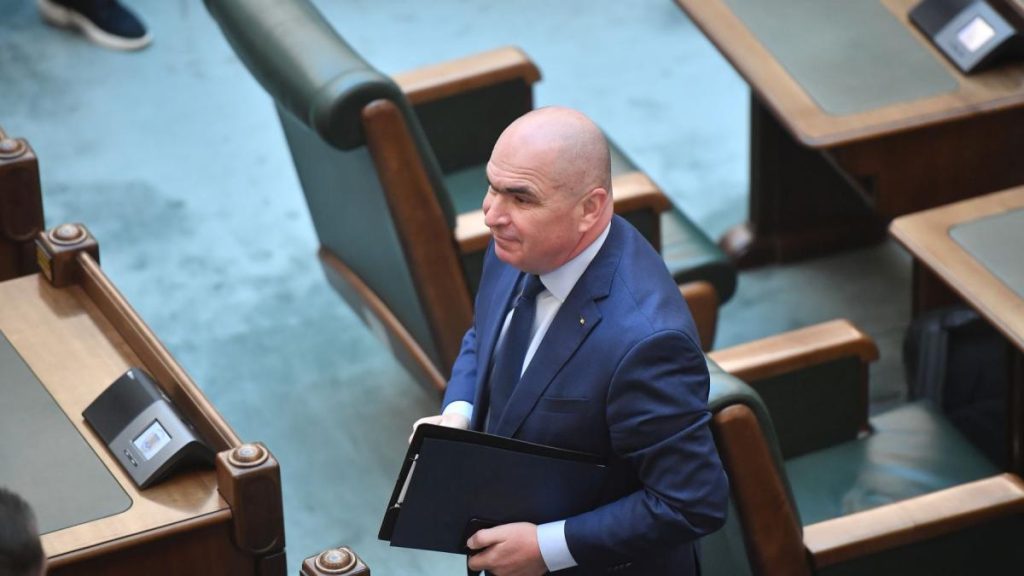 Se doreste o restructurare mascata in sectorul public Sindicalistii din Guvern ii cer lui Bolojan sa nu