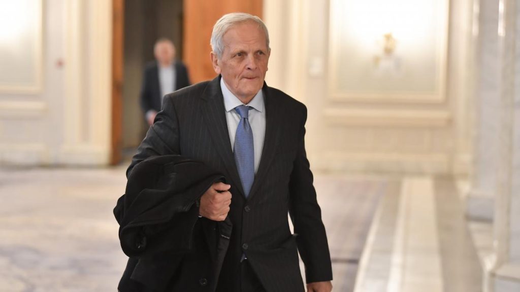 Theodor Stolojan afirmă că destrămarea Coaliției ar reprezenta „o inconștiență totală”: „Pe fond, Coaliția,… Theodor Stolojan afirma ca destramarea Coalitiei ar reprezenta o inconstienta totala Pe fond Coalitia