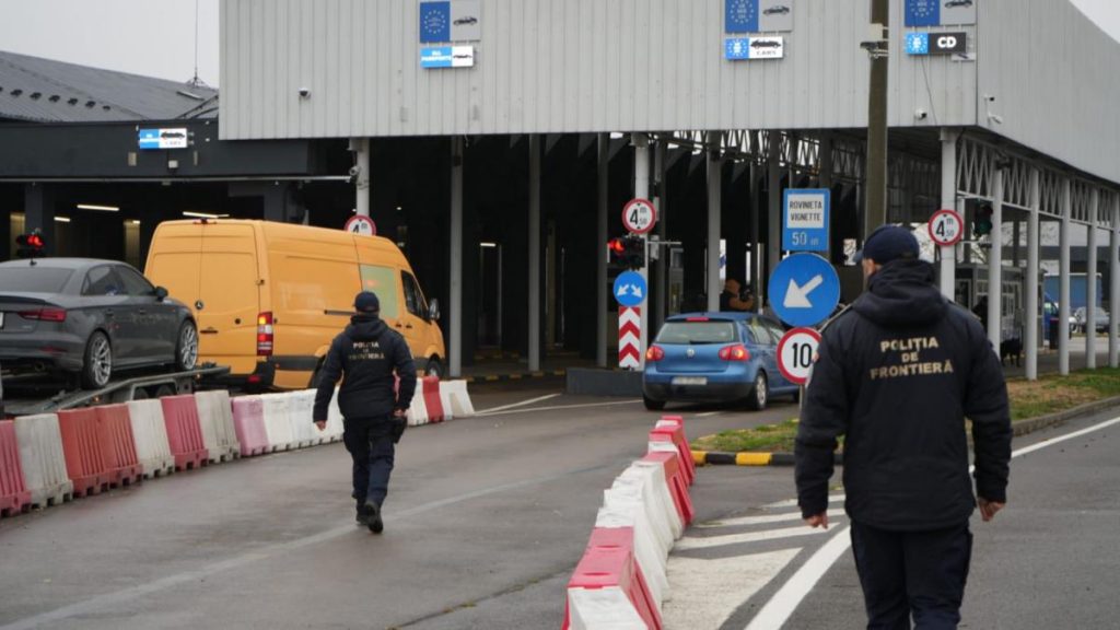 Traficul la punctele de frontieră din România ar putea fi îngreunat luni: Aplicația… Traficul la punctele de frontiera din Romania ar putea fi ingreunat luni Aplicatia