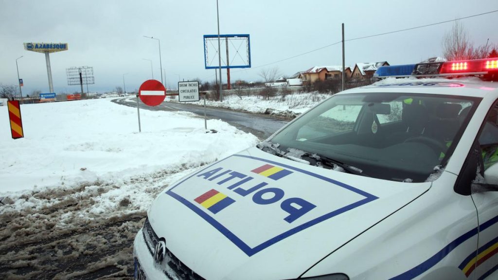 Un adolescent de 16 ani a agresat un polițist în Baia Mare. Agentul a fost internat în spital. Un adolescent de 16 ani a agresat un politist in Baia Mare Agentul a fost internat in spital