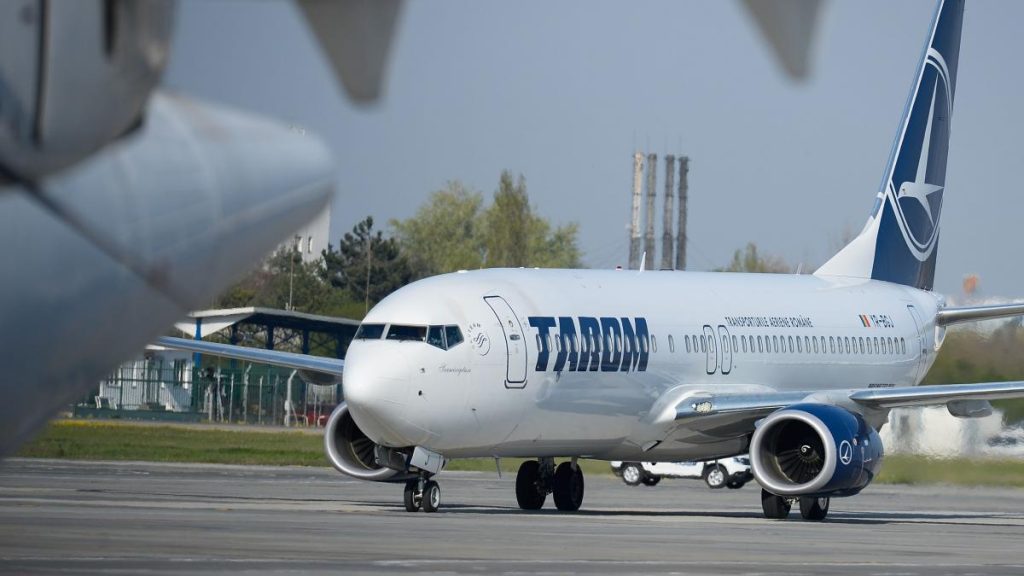 Zborul Tarom spre Paris oprit pe Otopeni din cauza unei situatii tehnice neprevazute Pasagerii
