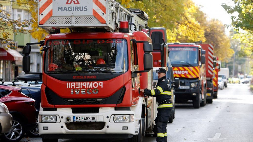 Caz surprinzător: Mașină de pompieri oprită de Poliție în timpul unei intervenții. Șoferul a fost lăsat… caz surprinzator masina de pompieri oprita de politie in timpul unei interventii soferul a fost lasat