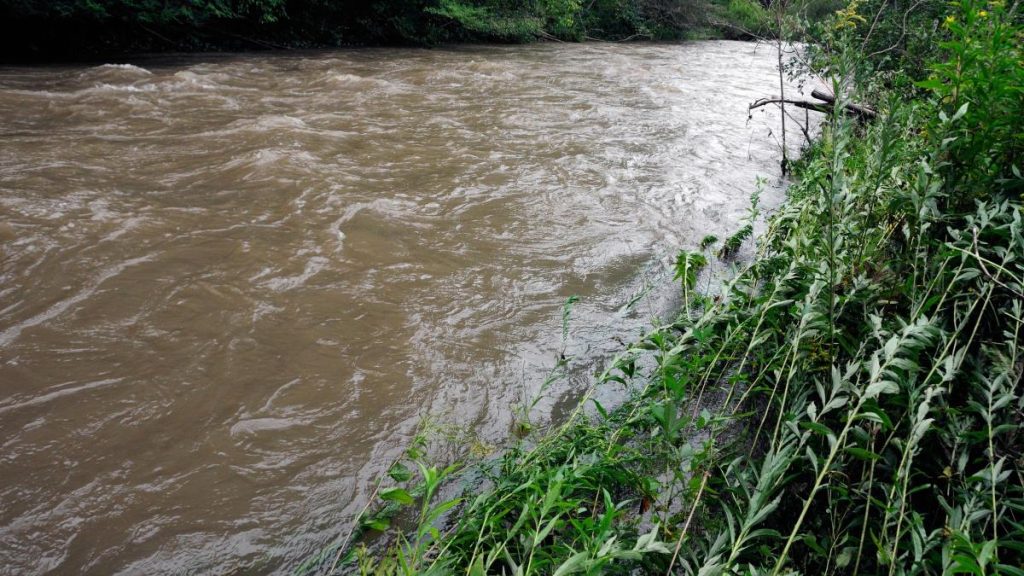 hidrologii au declarat cod portocaliu de inundatii pentru rauri din 4 judete si cod galben in alte 7 harta