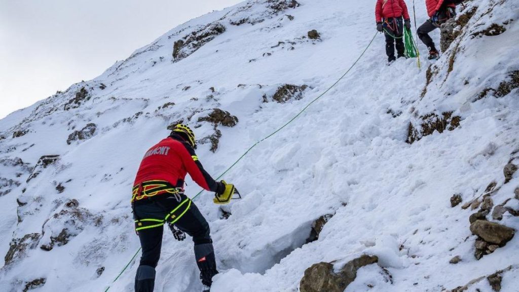 risc sporit de avalanse in muntii bucegi fagaras parang si tarcu godeanu avertismentul