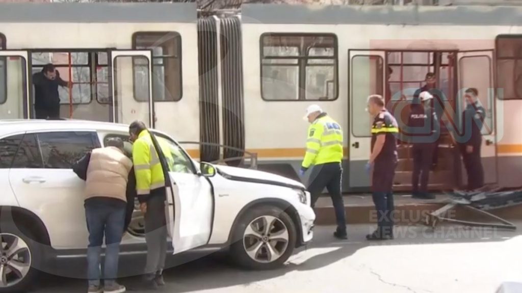 Accident grav in Bucuresti O masina a lovit un refugiu provocand ranirea a trei calatori si