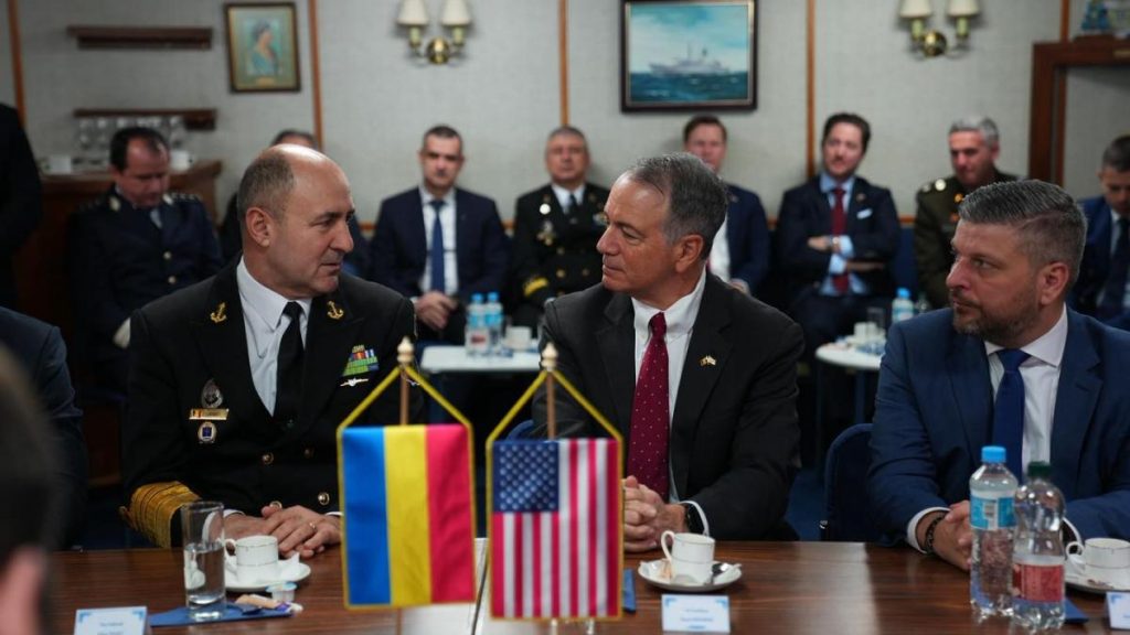 Ambasadorul SUA in Romania Darryl Nirenberg a luat parte la un eveniment la bordul fregatei Regina Maria