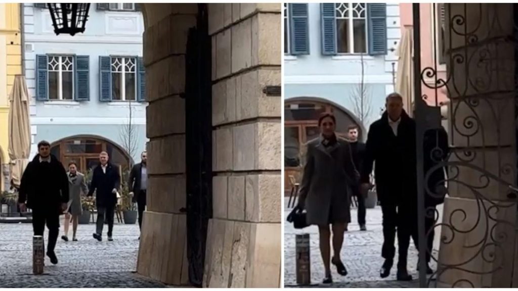 Aparitia rara a lui Klaus Iohannis impreuna cu sotia la slujba de Flori de la biserica din Sibiu