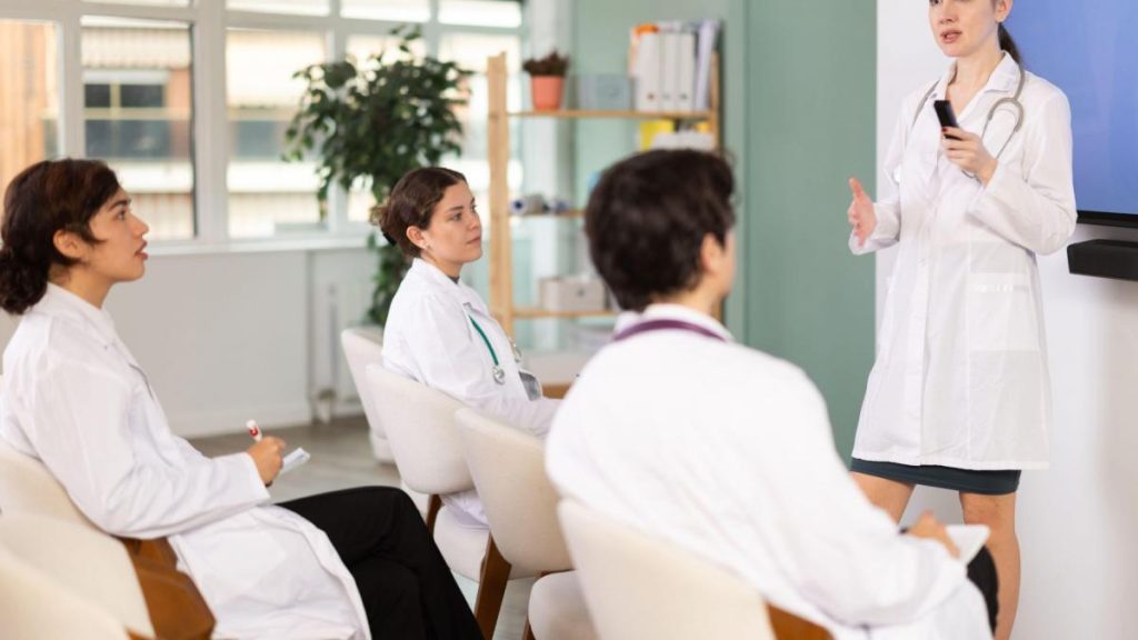 Asculta mai mult franceza decat romana Studentii care nu promoveaza primul an de medicina in Franta