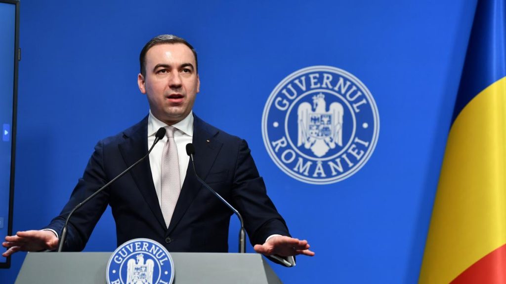 Bogdan Ivan afirma ca Guvernul are cinci scenarii pentru a mentine pretul carburanilor sub 10