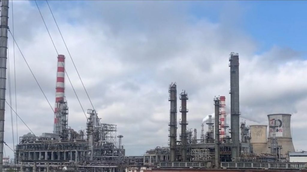 Bogdan Ivan anunta ca rafinaria Petrotel a rusilor de la Lukoil ar putea fi reluata pentru a