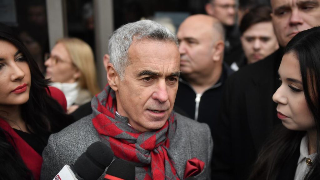 Călin Georgescu a recitat „Cățeluș cu păr creț” la ieșirea de la controlul judiciar. Calin Georgescu a recitat Catelus cu par cetz la iesirea de la controlul judiciar
