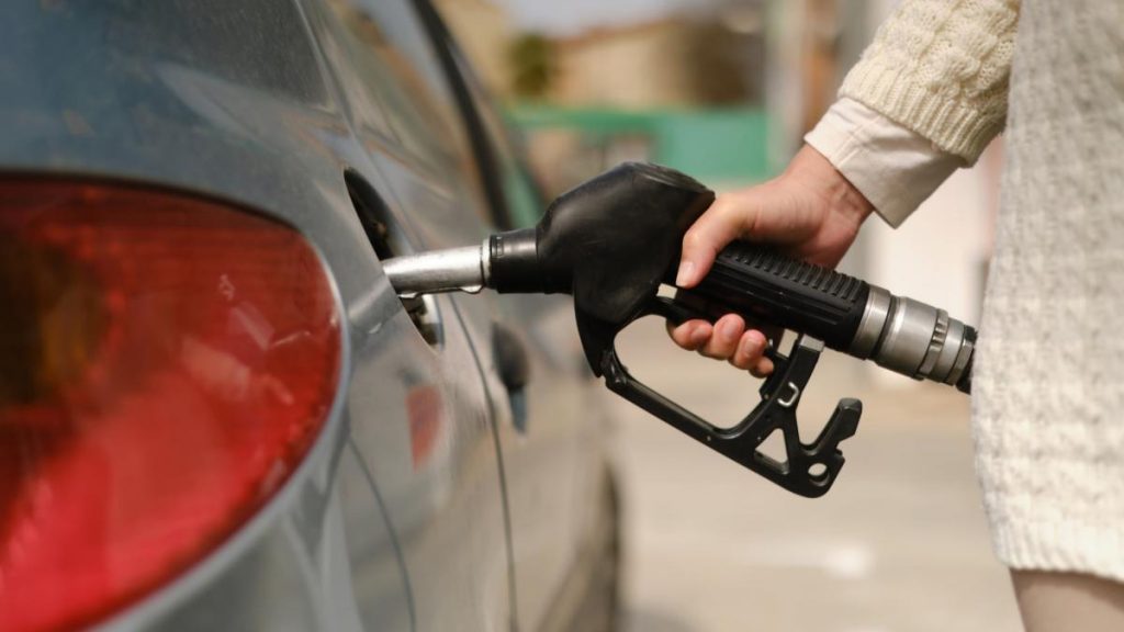 Cat vor costa benzina si motorina sambata 21 martie dupa ce preturile carburanilor au crescut din nou