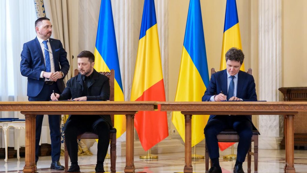 Ce include parteneriatul strategic România-Ucraina. Documentele semnate de Nicușor Dan și Volodimir… Ce include parteneriatul strategic Romania Ucraina Documentele semnate de Nicusor Dan si Volodimir