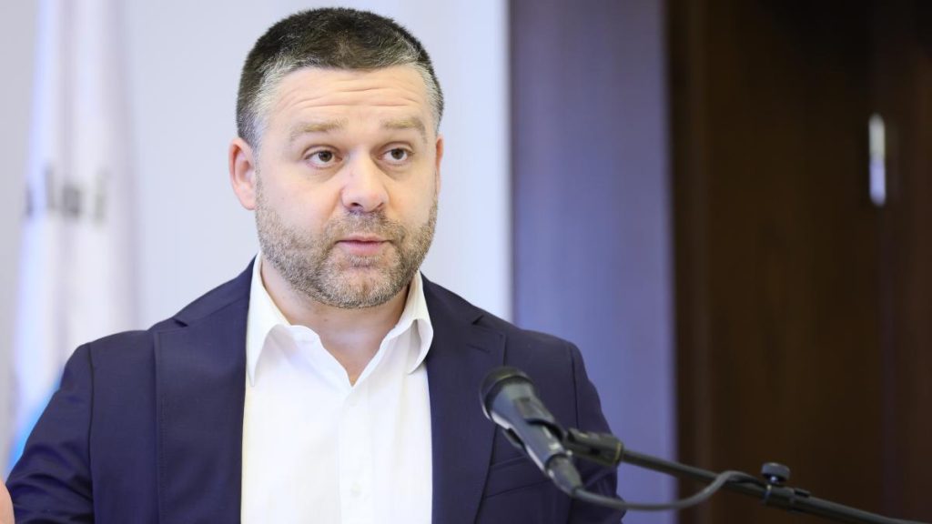 Ciucu anunta reorganizari la Primaria Capitalei Vor fi desfiintate 771 de posturi Vom economisi
