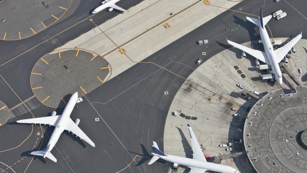Cursele speciale Tarom pentru românii blocați în Orientul Mijlociu, amânate. Alte 35 de zboruri aeriene… Cursele speciale Tarom pentru romanii blocati in Orientul Mijlociu amanate Alte 35 de zboruri aeriene