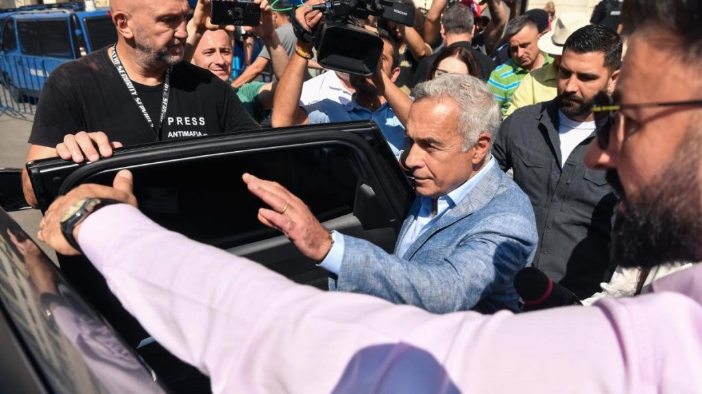 Din ce surse financiare se intretine Georgescu si cine ii plateste soferul si bodyguarzii Dumnezeu ne sustine