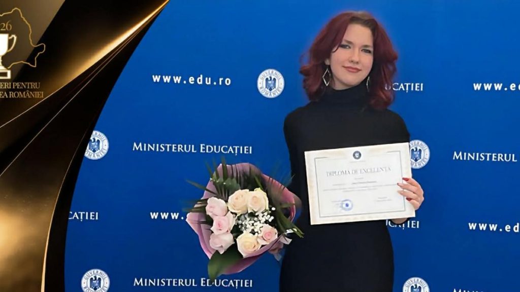 Elevă româncă cu media 10, admisă la Tufts după programe la Harvard. Denissa Lăbunț, în campania „100… Elev romnc cu media 10 admis la Tufts dup programe la Harvard Denissa Lbun n campania 100