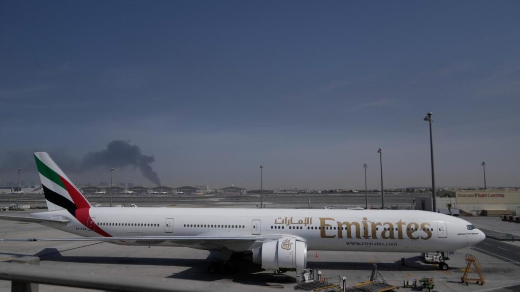 Elevii blocați în Dubai vor fi notați cu absențe. Inspector general: „Au plecat cu acordul…” Elevii blocati in Dubai vor fi notati cu absente Inspector general Au plecat cu acordul
