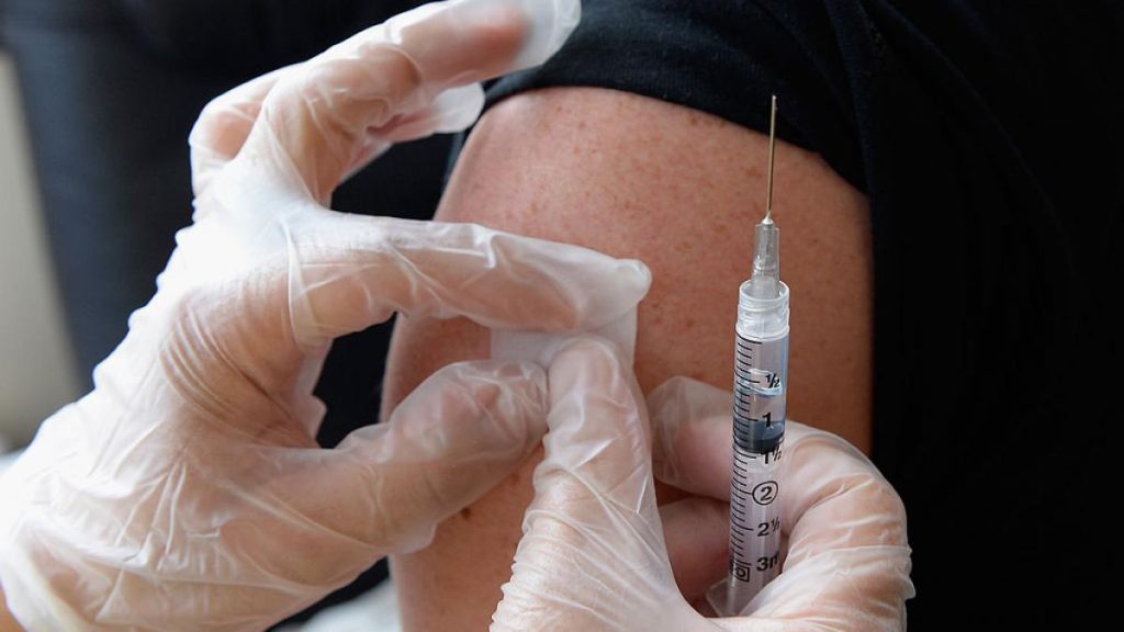 Epidemia de meningita din Marea Britanie reinvie discutia despre importanta vaccinarii Cine poate