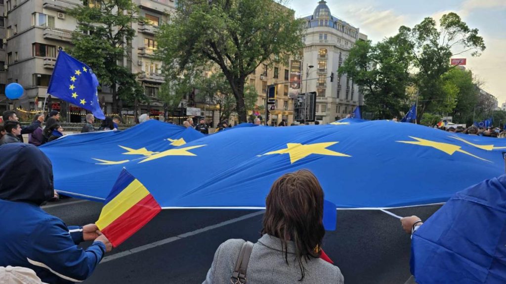 INSCOP: Peste 76,8% dintre români consideră că trebuie să rămânem în NATO și UE. INSCOP Peste 768 dintre romani considera ca trebuie sa ramanem in NATO si UE