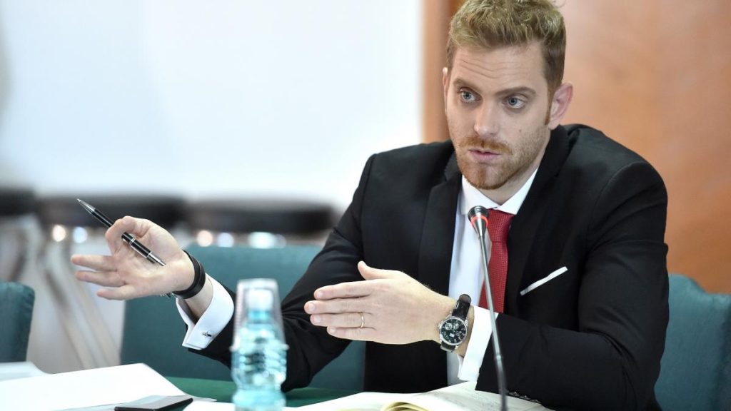 Ilan Laufer a primit o amenda de aproape 2500 de lei dupa accidentul in care a fost implicat in timp ce se afla cu