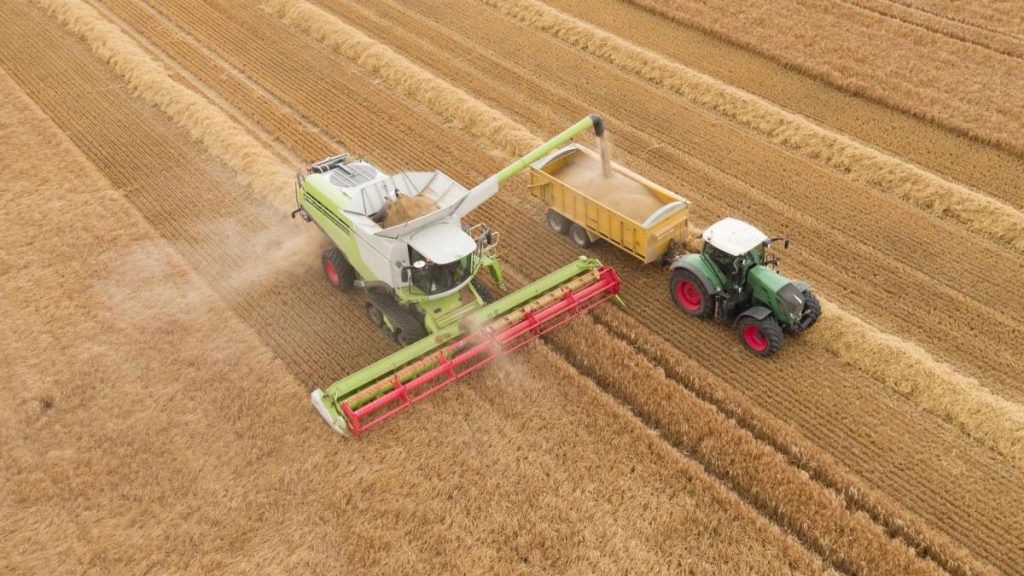 Liga Asociatiilor Producatorilor Agricoli solicta Guvernului sa elimine urgent acciza pe motorina din