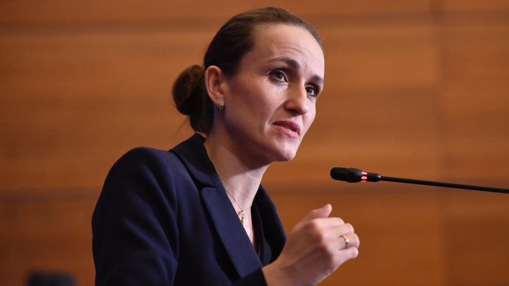 Ministrul Afacerilor Externe și consulul din Dubai au fost invitați la audieri în Parlament, în… Ministrul Afaceri Externe si consulul din Dubai au fost invitati la audieri in Parlament