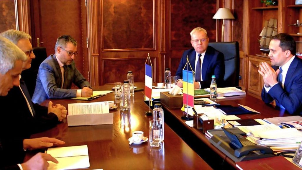 Ministrul Transporturilor, întâlniri cu ambasadorul Franței privind investițiile bazate pe poziția… Ministrul Transporturilor intalniri cu ambasadorul Frantei privind investitiile bazate pe pozitia