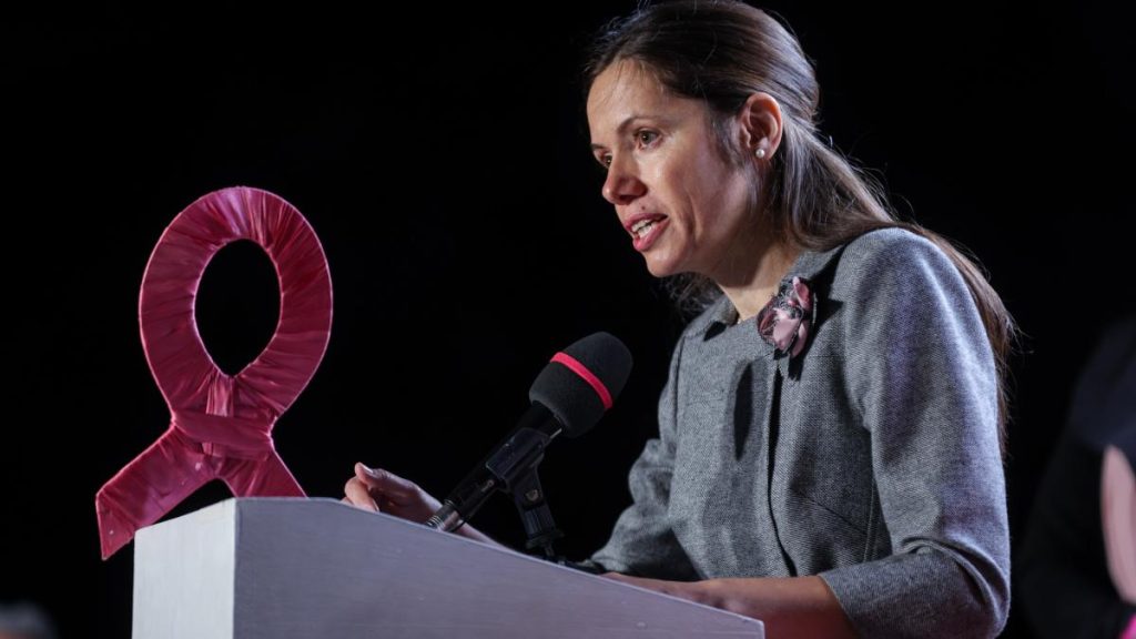 Mirabela Grădinaru, apel către părinți în cadrul dezbaterii despre dependențe: Fiți atenți la tăceri, nu… Mirabela Grdinaru apel ctre prini n cadrul dezbaterii despre dependene Fii ateni la tceri nu