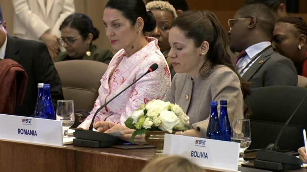 Mirabela Grădinaru își exprimă aprecierile pentru Melania Trump la Washington: “Aștept cu entuziasm să colaborăm” Mirabela Grdinaru isi exprimapre aprecierile pentru Melania Trump la Washington Astept cu entuziasm sa colaboram
