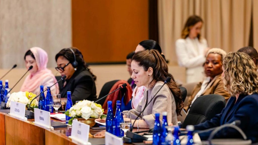 Mirabela Grdinaru vizita la American Councils Discute despre programele comune SUA Romania dedicate