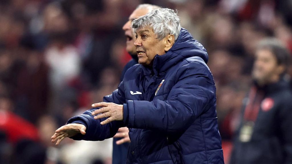 Mircea Lucescu transportat de urgenta la spital dupa ce ar fi lesinat in timpul antrenamentului de 1