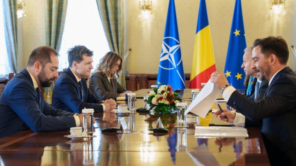 Nicușor Dan s-a întâlnit cu conducerea OMV Petrom: „Am discutat și despre prețurile combustibililor…” Nicuser Dan s a ntalnit cu conducerea OMV Petrom Am discutat si despre preturile combustibililor