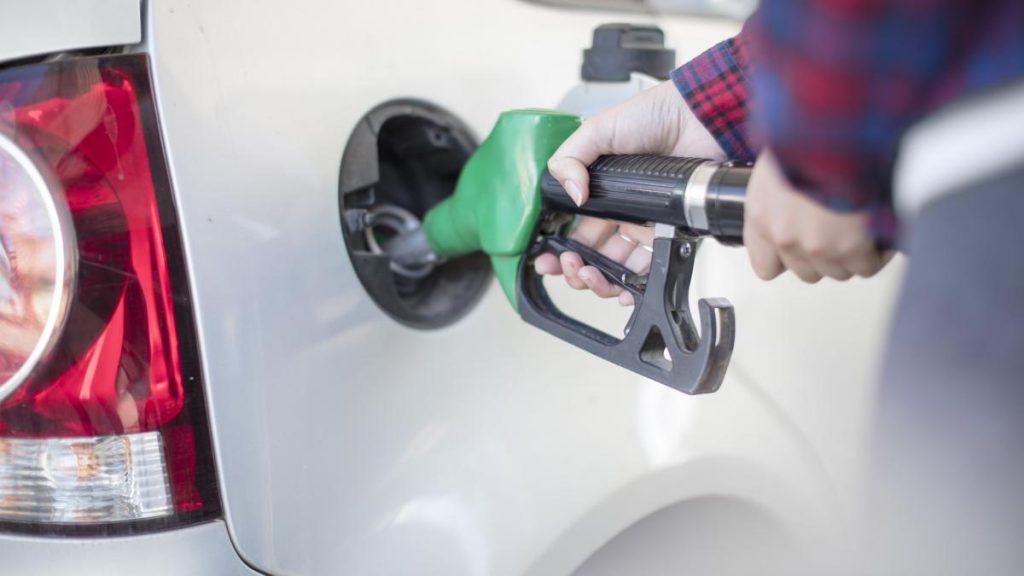 Nicushor Dan respinge interventia statului asupra accizelor la carburani Nici macar in minus nu avem