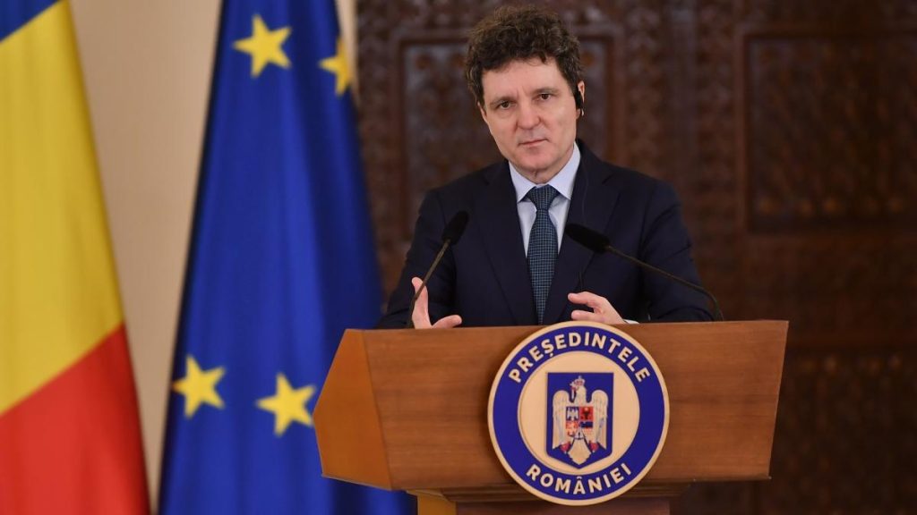 Nicusor Dan a semnat legea care interzice agresorilor sexuali sa fie angajati in scoli spitale sau