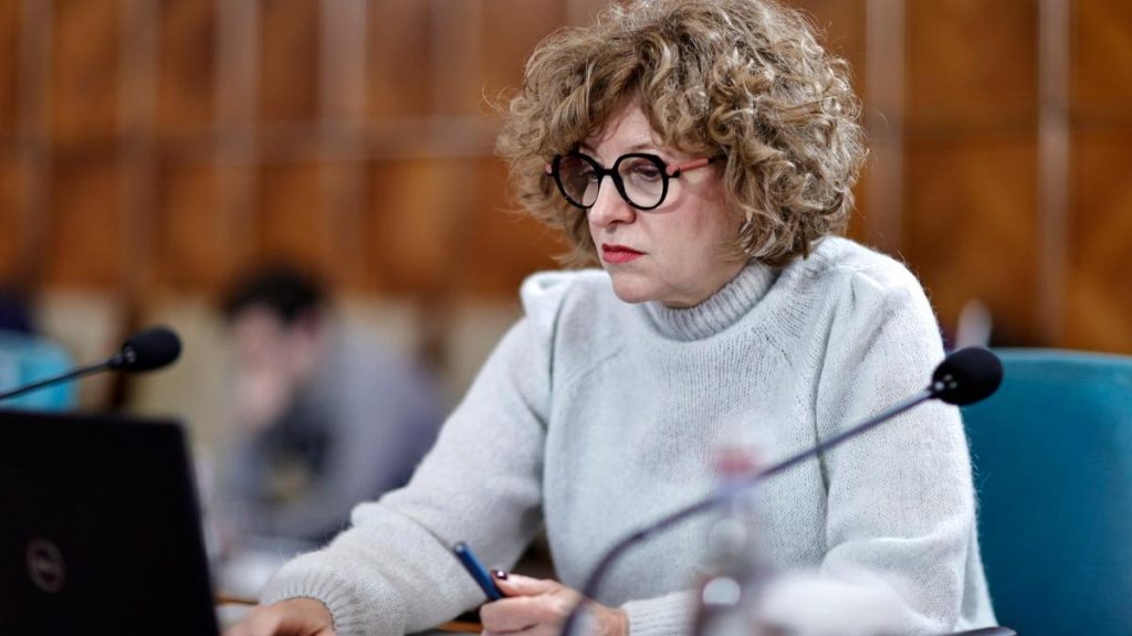 Oana Gheorghiu amenință cu „consecințe” pe cei care nu vor implementa reforme și performanță în… Oana Gheorghiu ameninta cu consecinte pe cei care nu vor implementa reforme si performanta in
