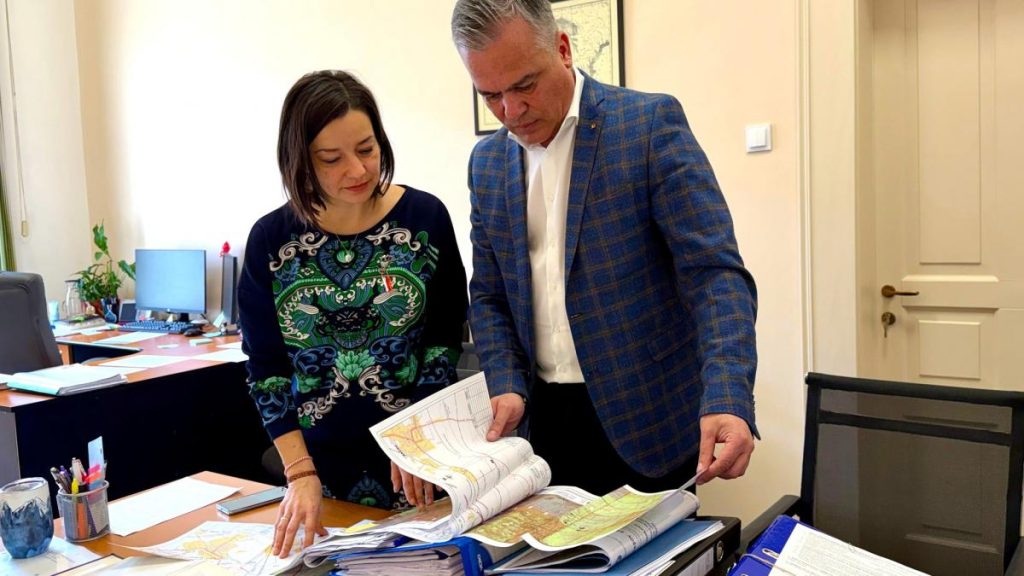 Pas important pentru Autostrada A13: S-a semnat Certificatul de Urbanism pentru cei 37 km din Brașov… Pas important pentru Autostrada A13 S a semnant Certificatul de Urbanism pentru cei 37 km din Brasov