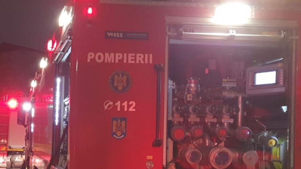 Patru persoane au fost blocate în Neamț după un accident în care o mașină a luat foc. A fost… Patru persoane au fost blocate in Neamt dupa un accident in care o masina a luat foc