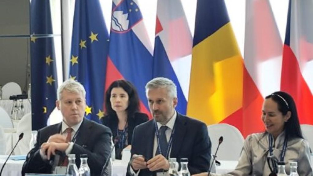 Predoiu, la Forumul Salzburg: UE trebuie să consolideze Europol și colaborarea împotriva… Predoiu la Forumul Salzburg UE trebuie sa consolidze Europol si colaborarea impotriva