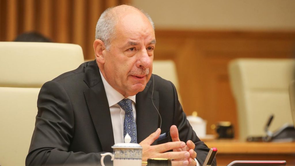 Președintele Ungariei vizitează duminică Târgu Secuiesc, cu ocazia Zilei Maghiarilor de Pretutindeni. La ce… Presedintele Ungariei viziteaza duminica Targu Secuiesc cu ocazia Zilei Maghiarilor de Pretutindeni La ce