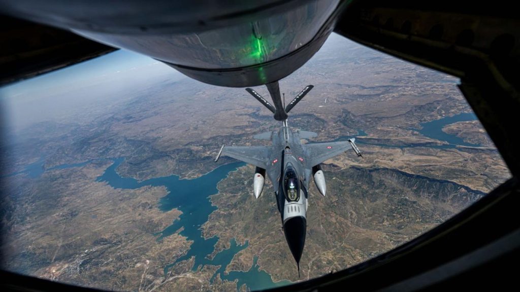 Primele avioane-cisternă ale SUA au sosit în România. Vor realimenta avioanele de luptă aflate în misiune… Primele avioane cistern ale SUA au sosit in Romania Vor realimenta avioanele de lupta aflate in misiune