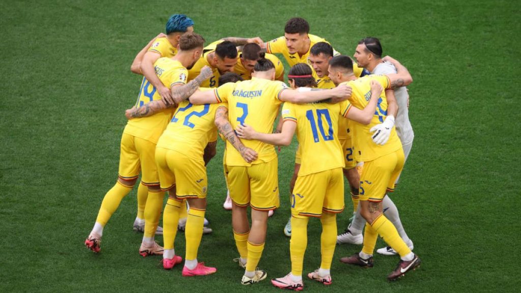 Romania disputa meciul decisiv cu Turcia pentru CM 2026 Surprize in echipa de start Cine este atacantul