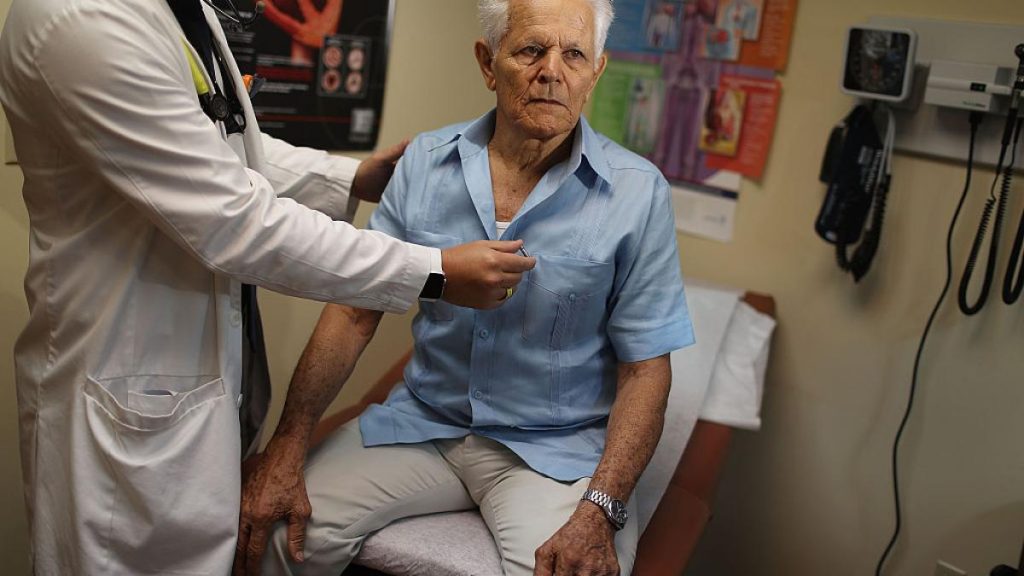 Romanii nu isi pot permite sa mearga la doctor amana vizitele iar 8 din 10 spun ca ar prefera sa