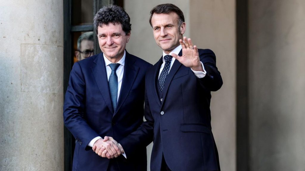 Se solicită un referendum pentru a decide dacă România ar trebui să găzduiască arme nucleare. Nicușor Dan, invitat să… Se solicita un referendum pentru a decide daca Romania ar trebui sa gazduiasca arme nucleare Nicusor Dan invitat sa