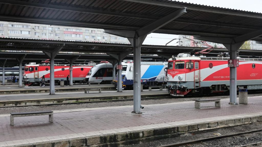 Transportul feroviar trece la ora de var n noaptea de smbt spre duminic Programul trenurilor